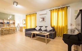 Downtown Urban Flat For 4 People In Plaka