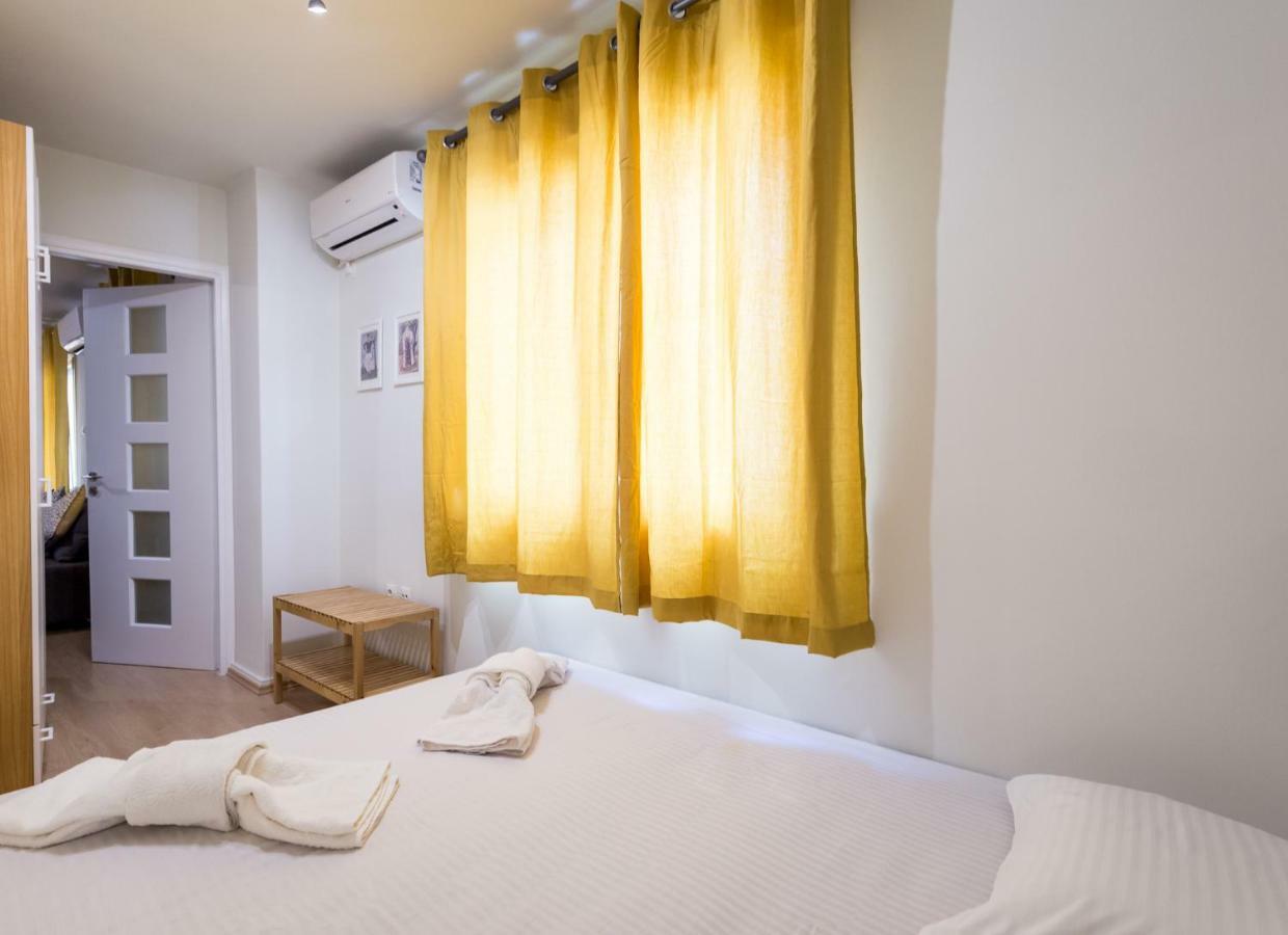 Appartamento Downtown Urban Flat For 4 People In Plaka Atene Esterno foto