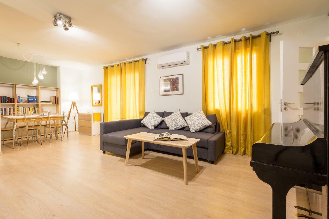 Appartamento Downtown Urban Flat For 4 People In Plaka Atene Esterno foto